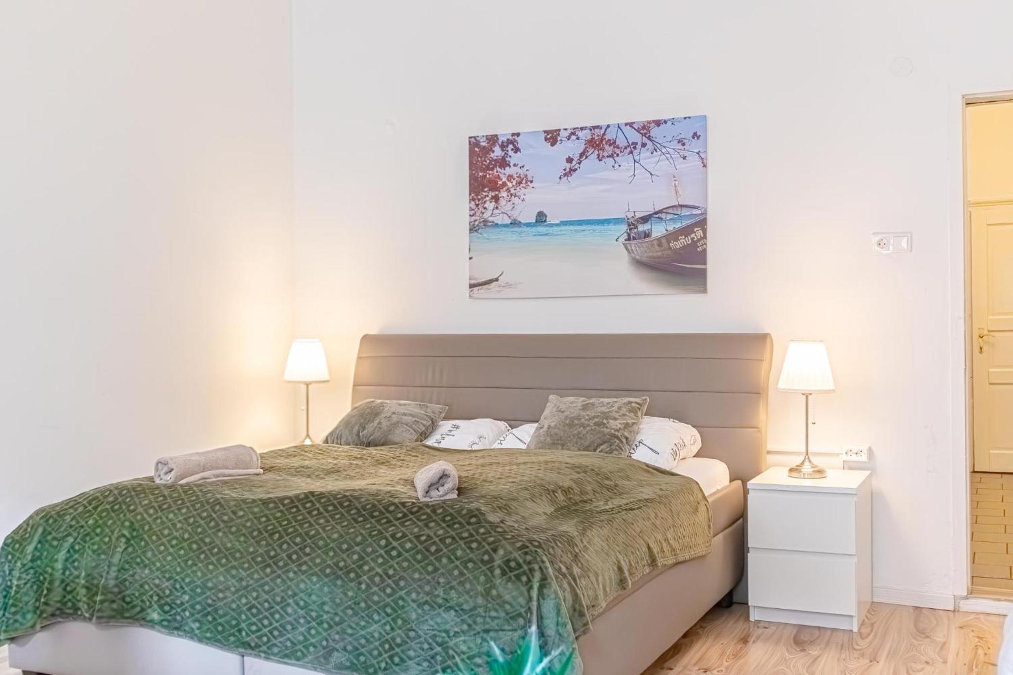 Budget-Friendly 2Br Apt With Great Location Apartamento Viena Exterior foto